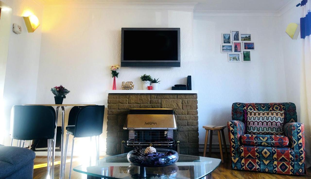 33Sm Dreams Unlimited Serviced Accommodation- Staines - Heathrow Стэнвэлл Экстерьер фото