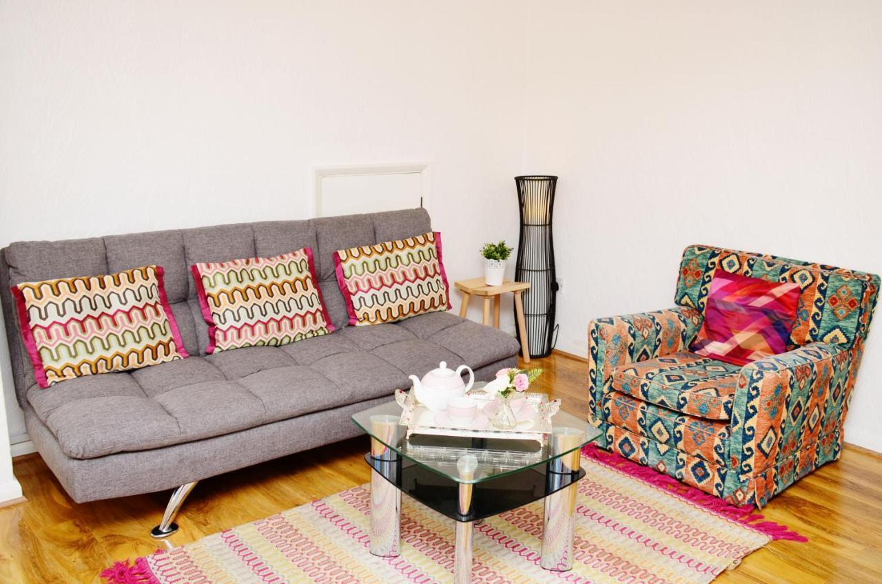 33Sm Dreams Unlimited Serviced Accommodation- Staines - Heathrow Стэнвэлл Экстерьер фото