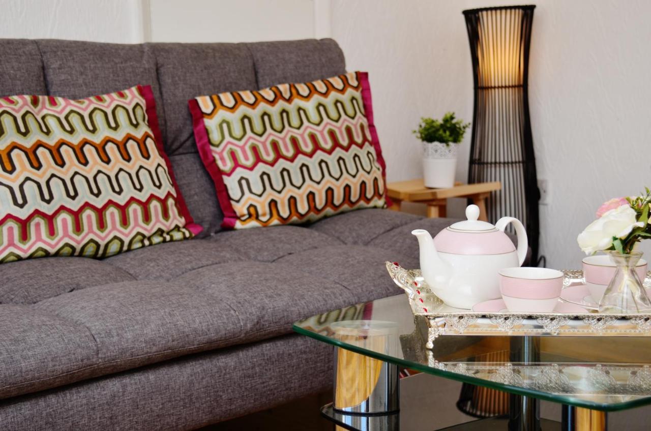 33Sm Dreams Unlimited Serviced Accommodation- Staines - Heathrow Стэнвэлл Экстерьер фото
